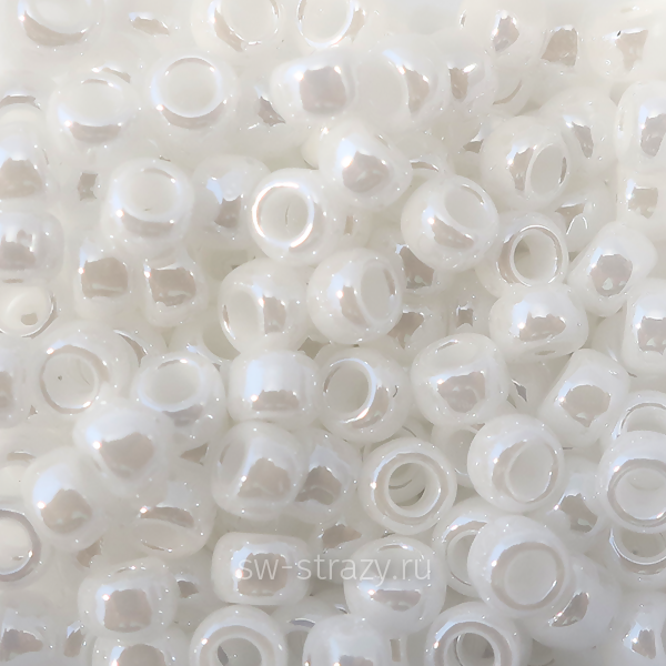 Бисер круглый 11/0 #0121 Непрозрачный глянцевый, белый